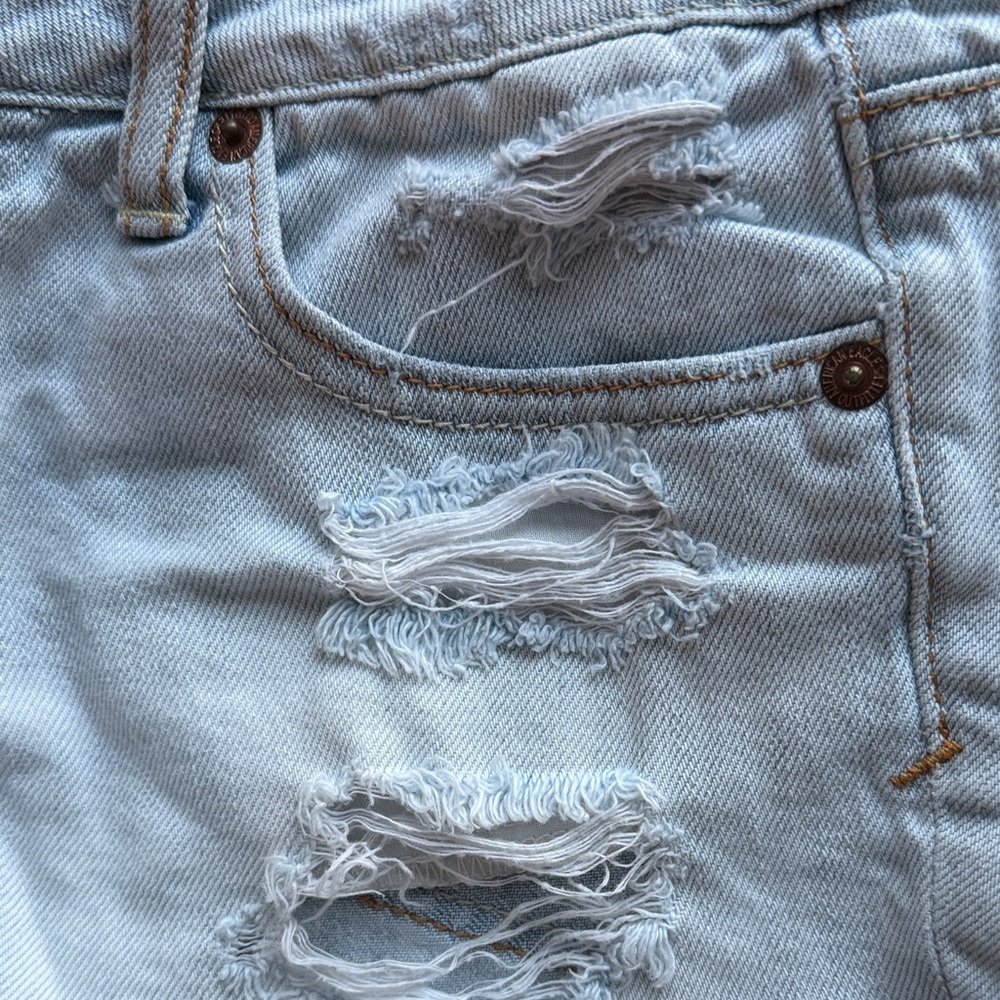 AEO Light Blue Distressed Jean Short Shorts - Picture 4 of 7